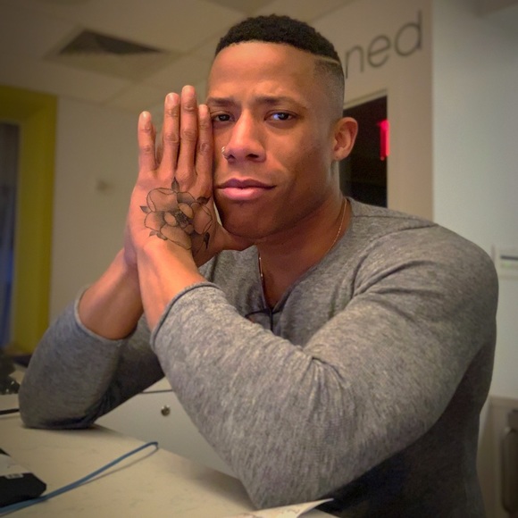 Meet your Posher, Ariel - Picture 1 of 1